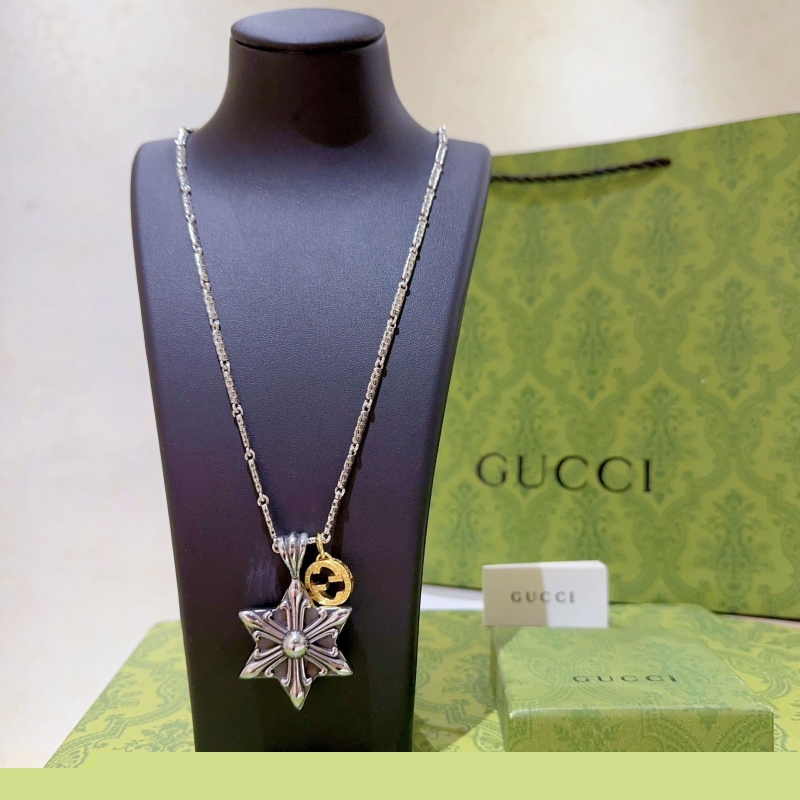 G*u*i necklaces